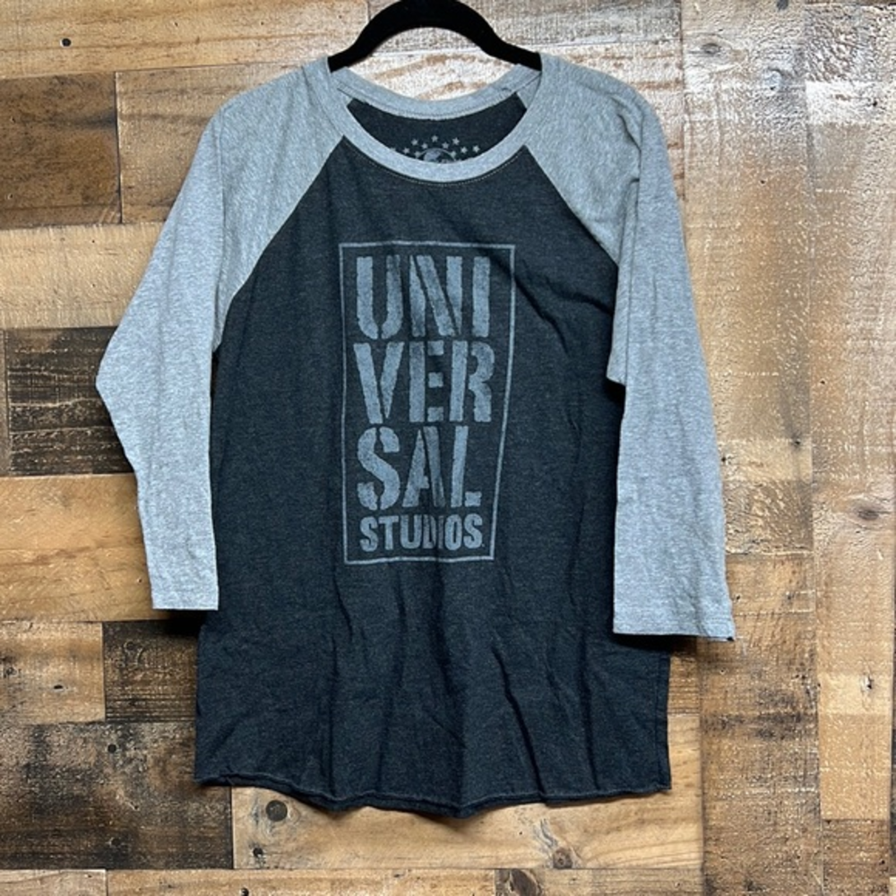 Universal Studios 3/4 Quarter Length Sleeve Men's Size Medium‎